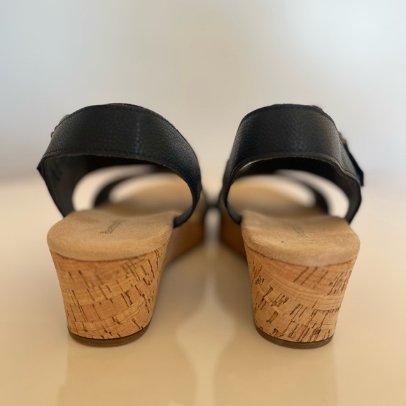 BareTraps navy blue Wedge Sandals - Picture 4 of 7